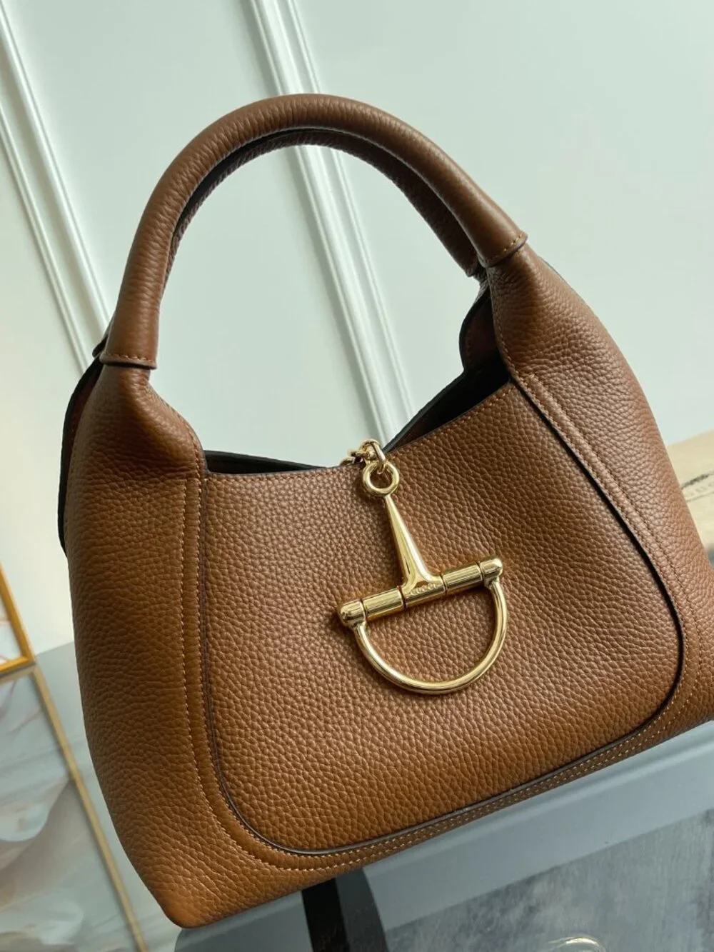 Gucci. dimensions 27
